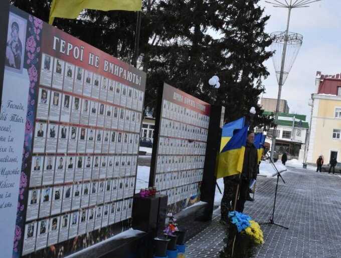 У Чернігові затримали самокатника-провокатора, який під час хвилини мовчання вигукнув проросійський лозунг