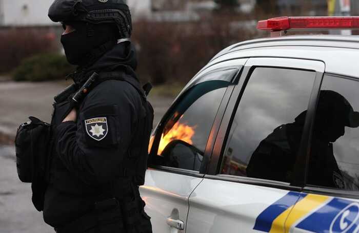 Столичні правоохоронці затримали порушника, який трощив припарковані авто