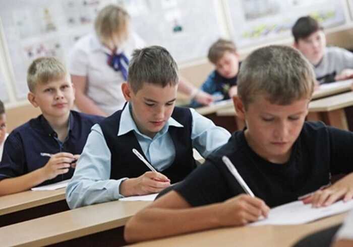 У російських шкільних підручниках вилучили згадки про Україну та Європу