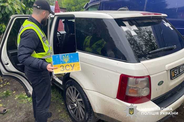 Правоохоронці ліквідували злочинну групу, яка за 15 тисяч доларів допомагала втекти з армії за кордон