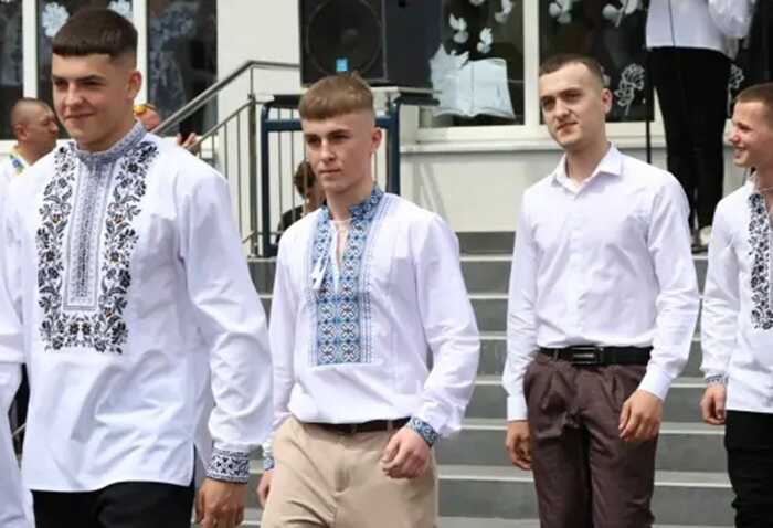 11-класники закінчують українські школи дистанційно, щоб мати змогу виїхати за кордон