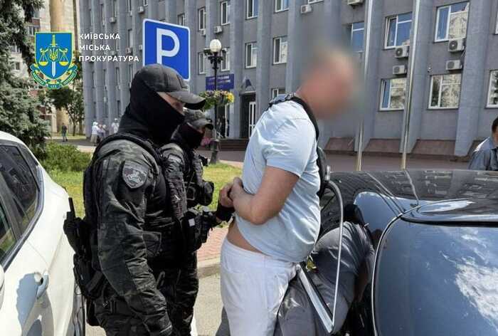 У Києві викрито організатора схеми продовженням інвалідності за 15 тисяч доларів