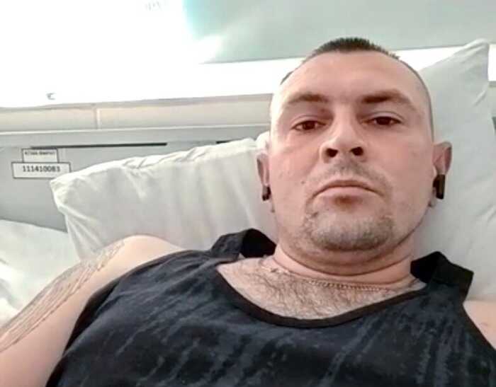 Боєць Переверзєв, якому окупанти випалили на тілі "Слава России", заявив про намір повернутись на фронт