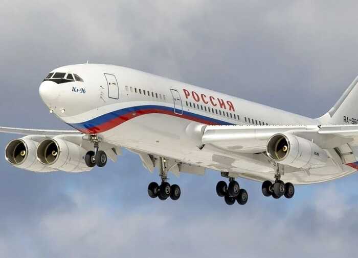 Спецборт із російською делегацією зараз прямує до Аляски