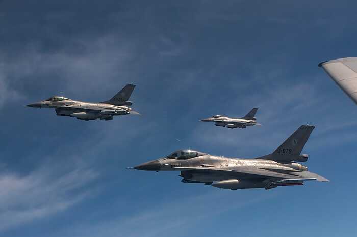 В України недостатньо винищувачів F-16 для захисту неба, — Зеленський
